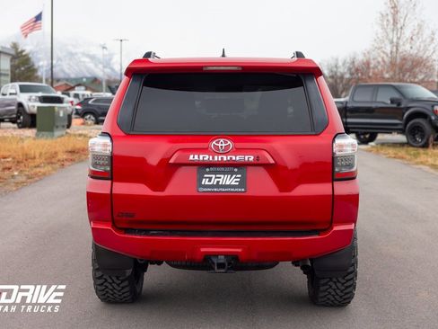 Used 2022 Toyota 4Runner SR5 Premium image 11