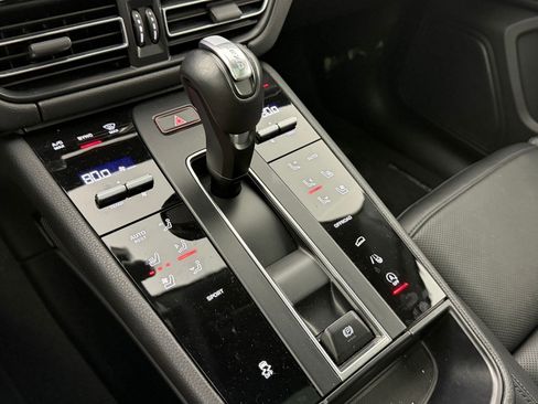 Used 2024 Porsche Macan image 26