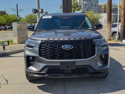 Used 2025 Ford Explorer ST-Line w/ ST-Line Street Pack AWD/4WD image 11