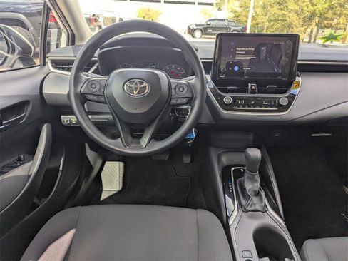 Used 2025 Toyota Corolla LE image 7