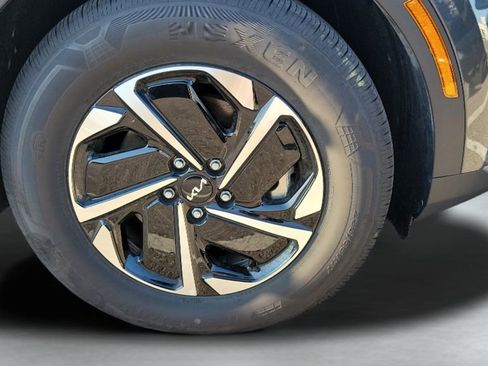 Used 2025 Kia Sportage LX image 6