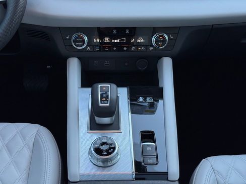 New 2025 Mitsubishi Outlander SEL image 23