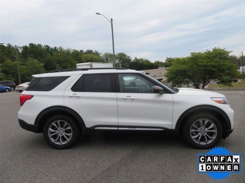 Used 2020 Ford Explorer XLT w/ Equipment Group 202A image 2