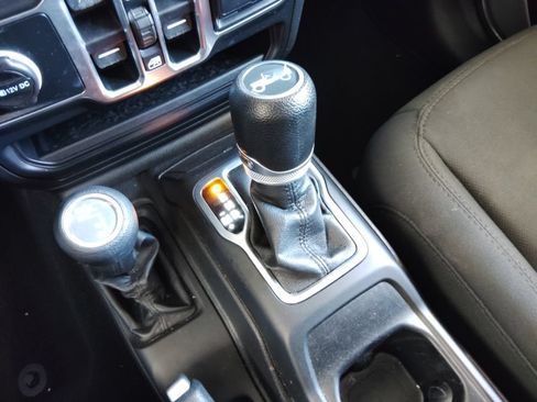 Used 2018 Jeep Wrangler Unlimited Sport S AWD/4WD image 28