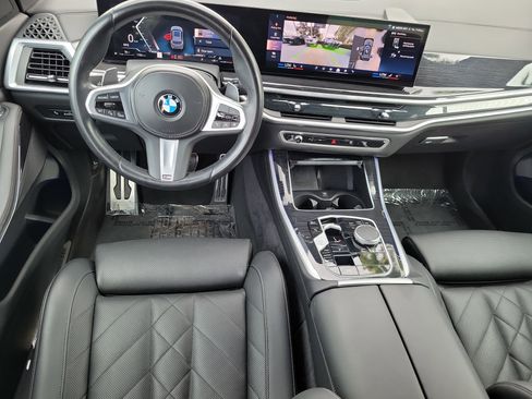 Used 2024 BMW X5 xDrive40i w/ M Sport Package AWD/4WD image 11