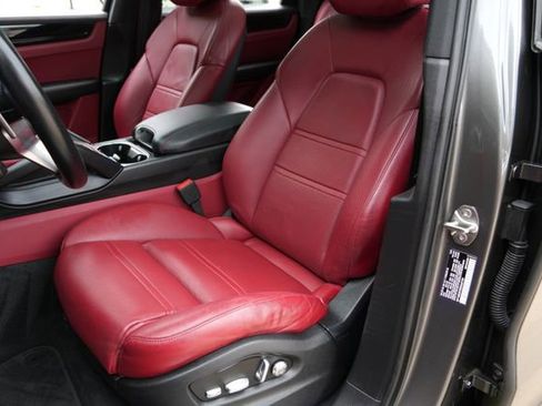 Used 2019 Porsche Cayenne S AWD/4WD image 11