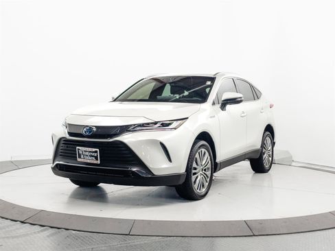 Certified 2021 Toyota Venza XLE w/ Softex Package AWD/4WD image 3