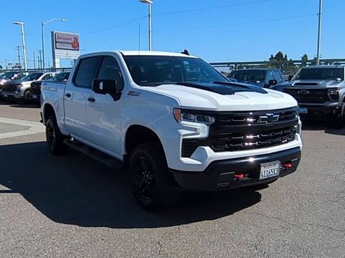 Used 2024 Chevrolet Silverado 1500 LT Trail Boss w/ Convenience Package II AWD/4WD image 2