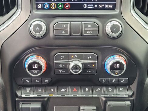 Used 2022 GMC Sierra 2500 Denali w/ Denali Ultimate Package AWD/4WD image 26