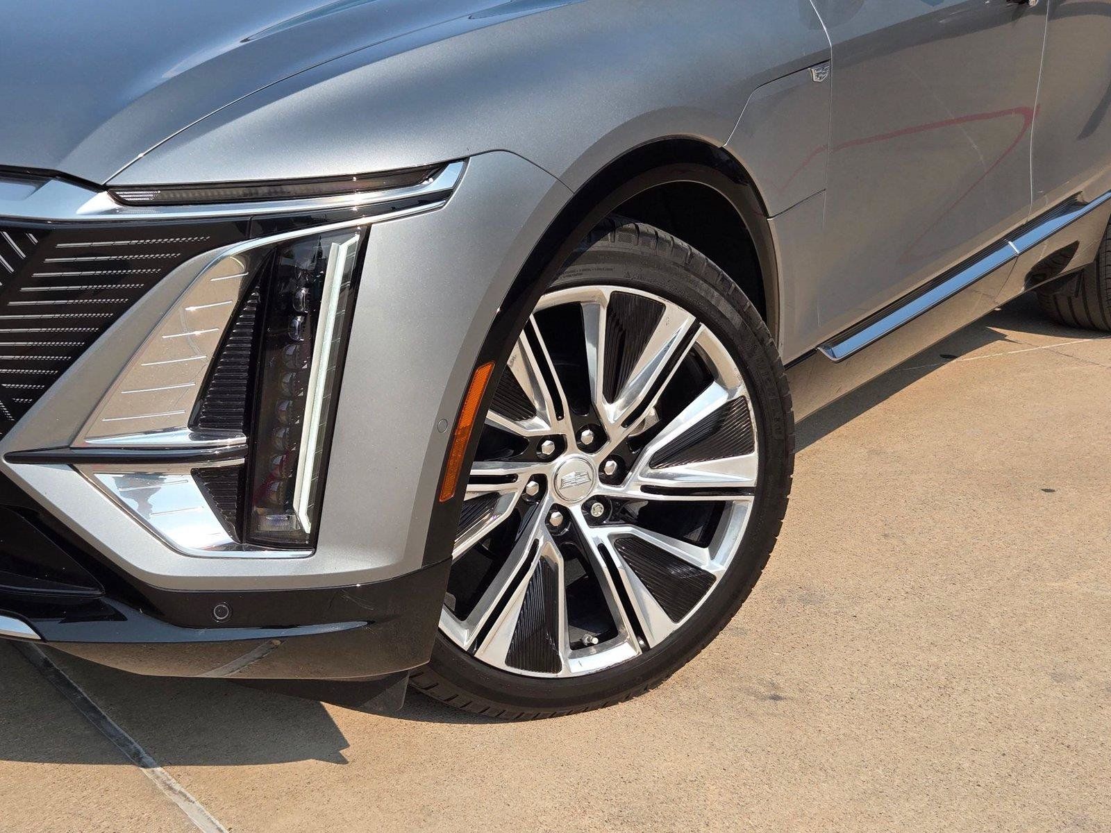 Certified 2025 Cadillac Lyriq Luxury w/ LPO, Floor Liner Package AWD/4WD image 5