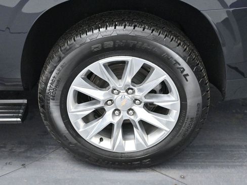 Used 2024 Chevrolet Suburban Premier AWD/4WD image 32
