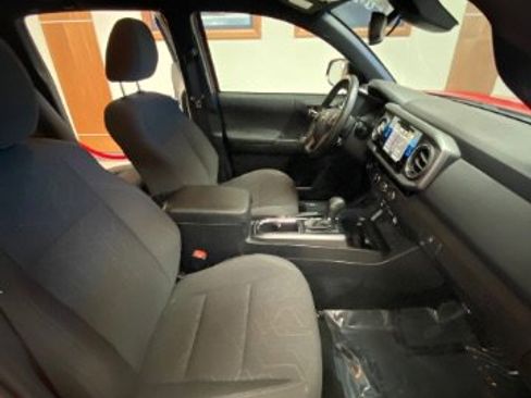 Used 2018 Toyota Tacoma TRD Sport image 22