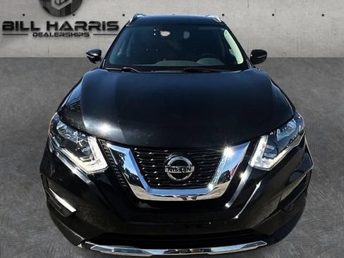 Used 2019 Nissan Rogue S w/ Special Edition Package FWD image 2