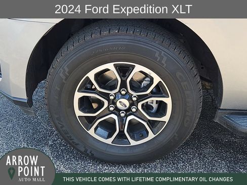 Used 2024 Ford Expedition XLT RWD image 16