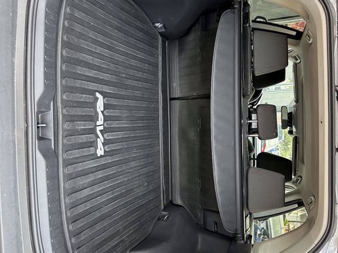 Used 2022 Toyota RAV4 XLE w/ Convenience Package AWD/4WD image 10