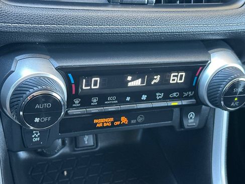 Used 2021 Toyota RAV4 XLE AWD/4WD image 26