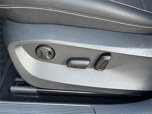 Certified 2023 Volkswagen Taos SE image 24