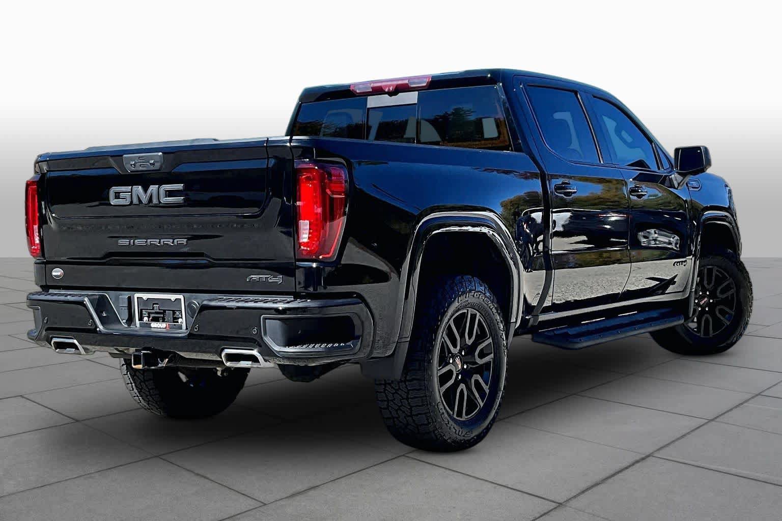 Used 2023 GMC Sierra 1500 AT4 w/ AT4 Premium Package AWD/4WD image 13