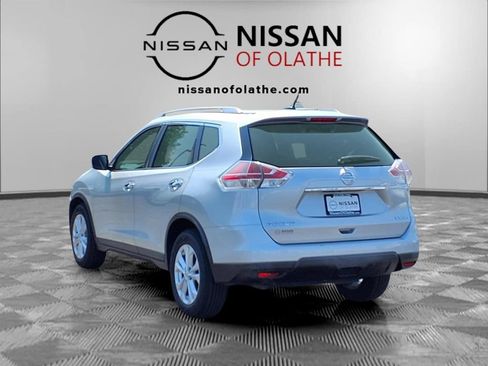 Used 2015 Nissan Rogue SV AWD/4WD image 3