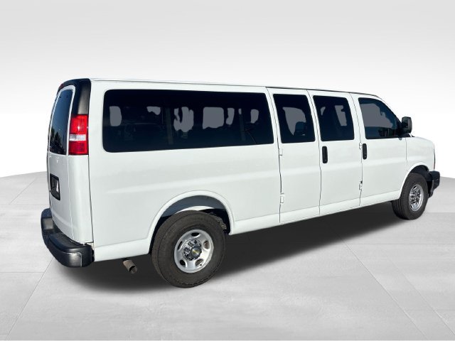 Used 2025 Chevrolet Express 3500 LT w/ LT Preferred Equipment Group RWD image 6