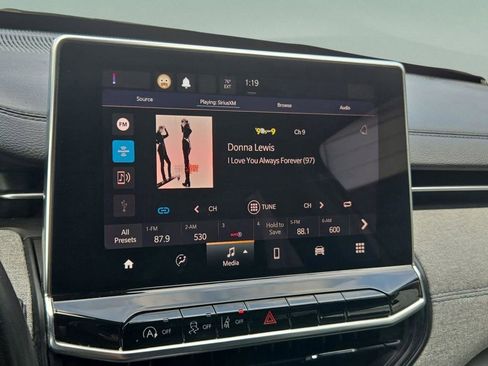 Certified 2024 Jeep Compass Latitude image 19