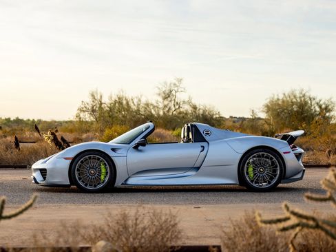 Used 2015 Porsche 918 Spyder AWD/4WD image 5