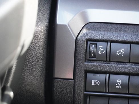 Certified 2025 Toyota Tacoma SR5 image 34