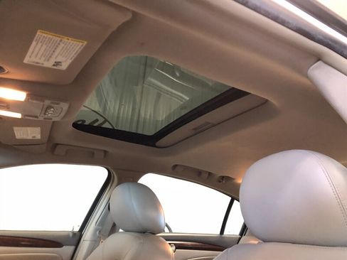 Used 2011 Buick Lucerne CXL image 24