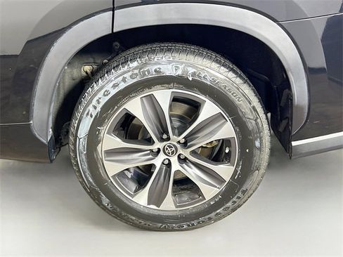 Used 2021 Toyota Highlander XLE image 26