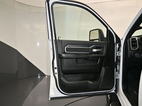 Used 2024 RAM 2500 Big Horn AWD/4WD image 10