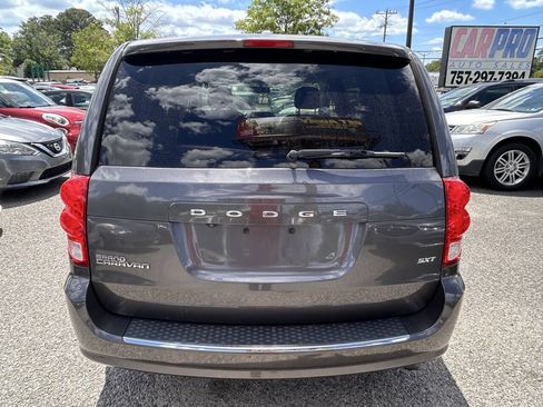 Used 2015 Dodge Grand Caravan SXT w/ UConnect Hands-Free Group FWD image 4