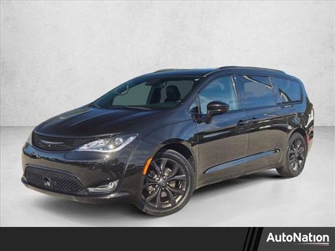 Used 2020 Chrysler Pacifica Touring-L Plus image 1