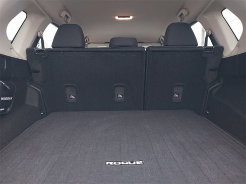 Used 2025 Nissan Rogue S image 14
