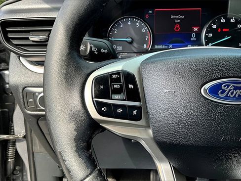 Used 2021 Ford Explorer XLT image 11