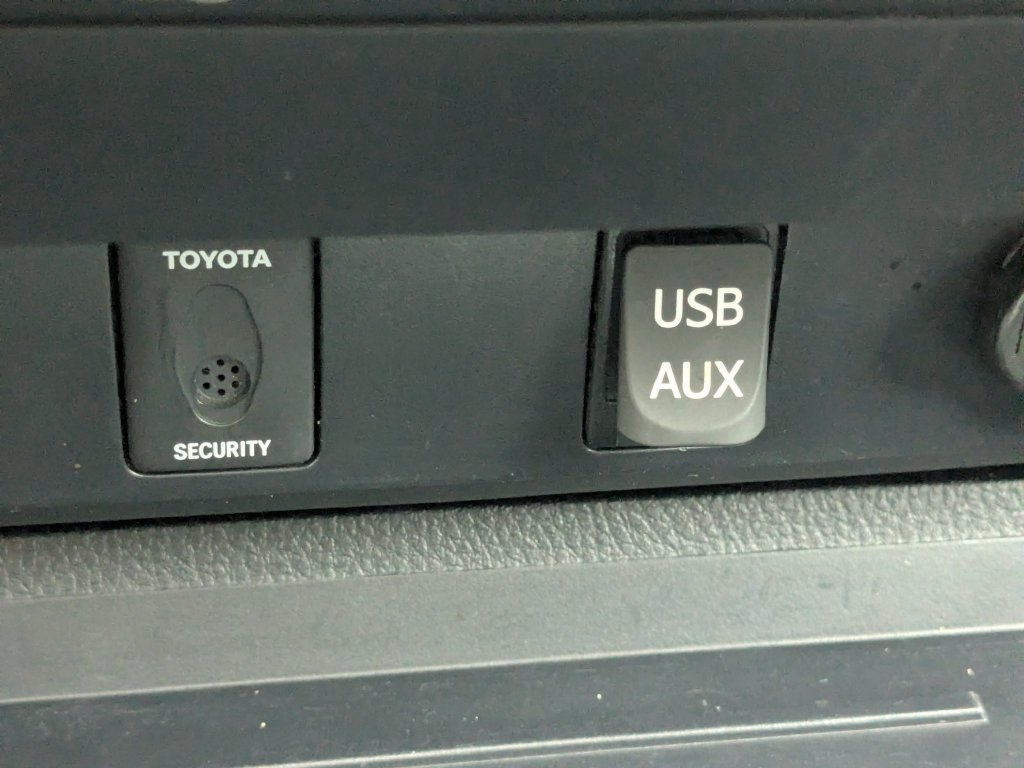 Used 2018 Toyota Tundra Limited w/ Limited Premium Package AWD/4WD image 9