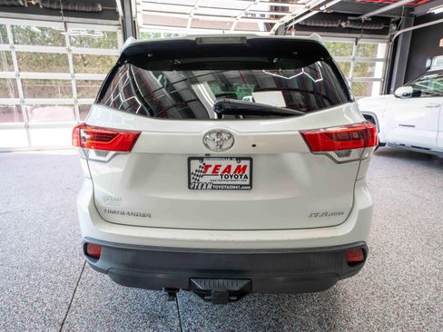 Used 2018 Toyota Highlander XLE AWD/4WD image 3