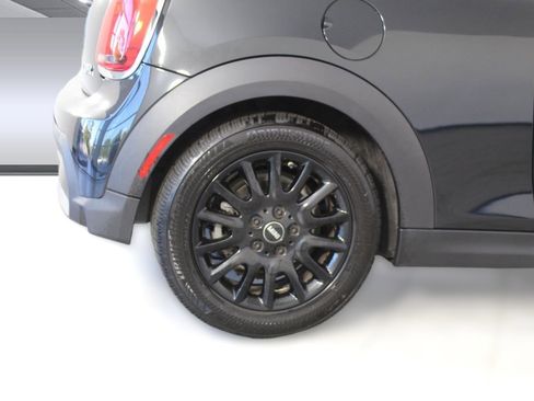 Used 2023 MINI Cooper 2-Door Hardtop w/ Signature Upholstery Package image 10