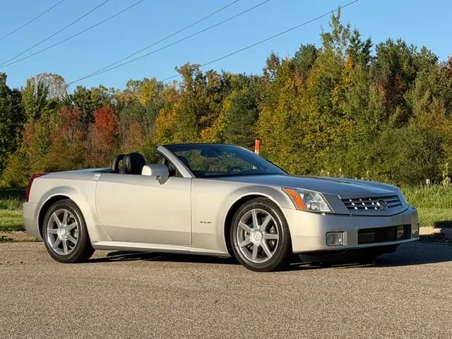 Used 2004 Cadillac XLR RWD image 39
