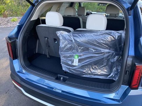 New 2025 Kia Sorento EX w/ EX Panoramic Sunroof Package image 17