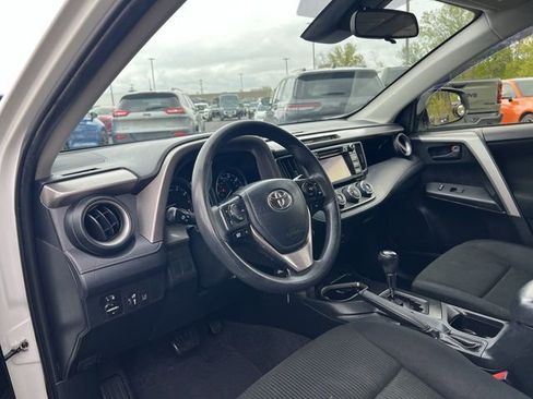 Used 2018 Toyota RAV4 LE FWD image 18