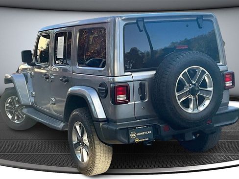 Used 2018 Jeep Wrangler Unlimited Sahara w/ Dual Top Group image 4