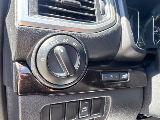 Used 2018 Nissan Titan SV AWD/4WD image 28