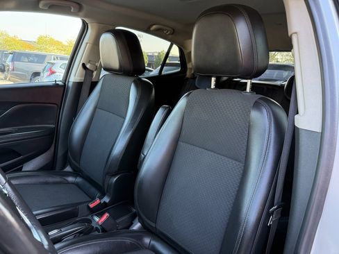 Used 2021 Buick Encore Preferred image 10