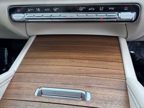 Used 2022 Mercedes-Benz GLE 350 4MATIC w/ Premium Package image 34