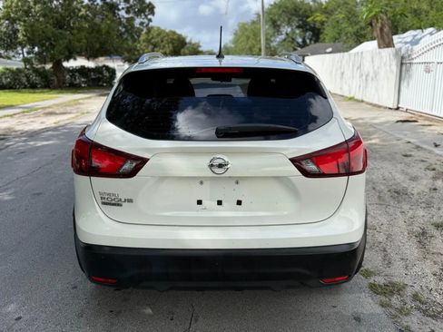 Used 2018 Nissan Rogue Sport SV w/ SV Technology Package FWD image 6