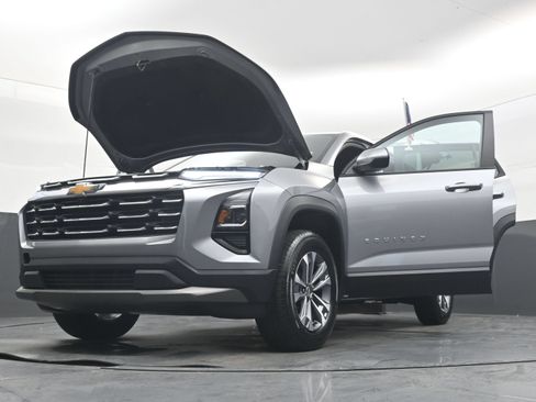 Used 2026 Chevrolet Equinox LT FWD image 41