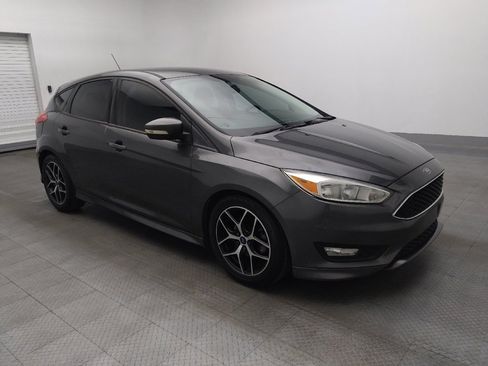 Used 2016 Ford Focus SE w/ SE Sport Package image 11