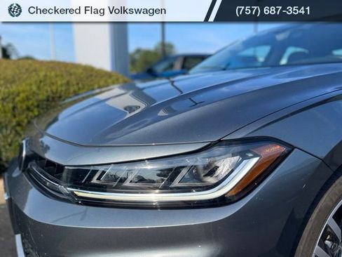 Used 2025 Volkswagen Jetta SE FWD image 10