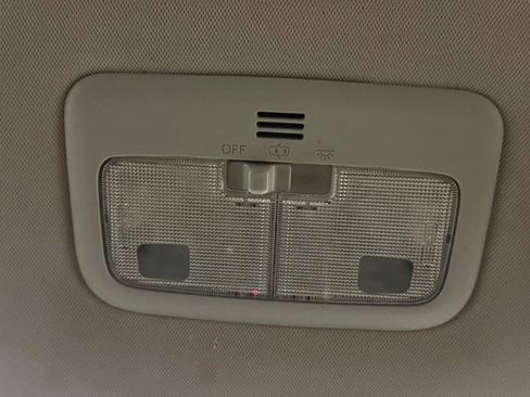 Used 2016 Toyota Corolla S image 27