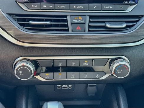Used 2025 Nissan Altima 2.5 SV FWD image 15